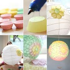 Eine Lampe Aus Bunten Muffinbackformen Selber Machen Laternen Basteln Lampenschirm Selber Basteln Lampen Selber Machen Kinderzimmer