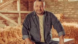 Gáspár zsolti felesége és fia nem hagyta szó nélkül a versenyző a férfi érdeklődését demcsák zsuzsa irányába. Gaspar Zsolti 1 Millio Forintos Bloffje Utan Tovabbra Sem All Szoba Gyozikevel Indirekt Hu