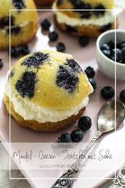 Mandel Beeren Tortchen Mit Sahne Vintage Diary Beeren Torte Einfacher Nachtisch Lebensmittel Essen