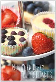 A type of cake consisting of a biscuit, sponge cake or pastry topped with fresh cream cheese flavored with different fruits, coffee, nuts, and/or chocolate. New York Berry Cheesecakes Dreierlei Liebelei