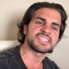 NEVER workout with your girlfriend.