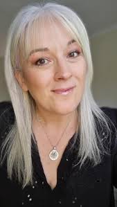 Are any ladies in here interested in attending a fun, supportive beginner  makeup class? We have a class coming up in Hallett Cove or if that's too  far let me know what