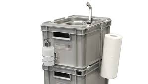 Fur California Beach Fahrer Und Alle Anderen Ohne Wasserversorgung An Bord Bietet Runny Water Eine Mobile Hyg Camper Van Kitchen Camper Hacks Remodeled Campers