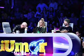 Actorul a postat pe facebook o fotografie cu frumoasa asistentă tv și cei doi păreau destul de apropiați. Mihai Bendeac È™i Roxana Vancea SÄƒrut Pasional Pe ScenÄƒ Libertatea