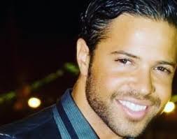 Vieira began his career when he was cast as the character, david, in the portuguese soap opera. Arquivo De Angelico Vieira Maria Pt