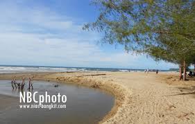 New kuta beach adalah nama lain dari pantai dreamland. Pulau Wisata Nias