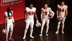 Mal recht bunt, mal mit streifen, mal echte klassiker: Nfl Trikots Die Neuen Outfits Der San Francisco 49ers Und Co Seite 1