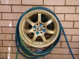 Repurposed Car Tire Rim Hose Holder Diy Car Projects Car Parts Decor Car Part Furniture