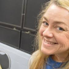 Wendy Crossman's Instagram, Twitter & Facebook