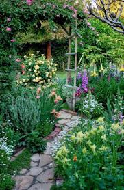 42 Cute Secret Garden That Must Be In Your Garden Garden Decorations Gardendesign Beautiful Gardens Amazing Gardens Cottage Garden