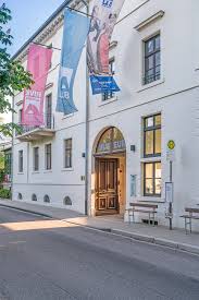 Firmengründer wolfgang grenke lege sein aufsichtsratsmandat mit sofortiger wirkung nieder. Kulturhaus La8