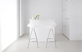 Anuncios taburete cocina de segunda mano, anuncios gratis taburete mesa redonda con diseño sencillo y elegante. El Taburete Onda Para Tu Cocina Tienda De Muebles De Diseno En Madrid