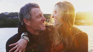 May 25, 2017 · anna hansen and lance armstrong have two beautiful kids together. Lance Armstrong Is Engaged To Girlfriend Anna Hansen See Her Ring