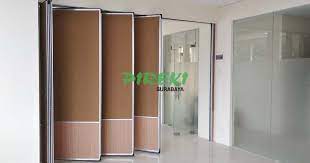 Produsen dan penjual partisi lipat surabaya, partisi geser, pintu lipat untuk penyekat ruangan meeting room, ballroom, ruang kelas, universitas berpusat di kota surabaya. Harga Pintu Lipat Sorepa Spesifikasi Partisi Ruangan Type Sorepa Pireki