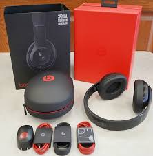I can wear these for hours at a time. Beats Studio Wireless Special Edition Matte Black Over Ear Reverb