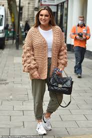 At the age of just 16, kelly's career started to take off after her mum entered her into a modelling competition. Kelly Brook Says She Struggled To Fit Into Her Nice Clothes As Her Figure Climbed To Size 16 Fr24 News English
