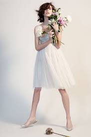 Vestidos de novias para las gestantes que están próximas a casarse, no debes preocuparte porque vestidos para boda civil hay muchos modelos para ti. 32 Vestidos De Novia Cortos Y Fabulosos Para Tu Boda