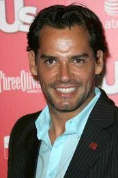La leyenda de aang que se estrenó en estados unidos, el 14 de abril de 2012 y en toda latinoamérica el 8 de septiembre del 2012. Cristian De La Fuente Tomatazos