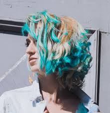 Blonde highlights on natural brown hair look simply cute! 30 Astonishing Short Blue Hair Color Ideas For 2021