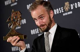 Jan böhmermann liest alles, alles über deutschland. Goldene Rose Fur Jan Bohmermann Grosse Ehrung Fur Den Spotter Kultur Stuttgarter Zeitung