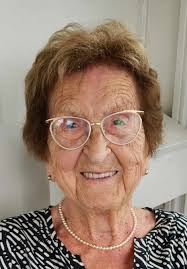 C'est avec tristesse que nous vous annonçons le décès de Mme Emma Breau,  survenu à l'Hôpital de Tracadie, le mercredi 21 février 2024, à l'âge de 96  ans. Elle était l'épouse d'Édouard