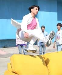 Và nội dung số (vtc intecom) hà nội (trụ sở chính): Chá»‰ Má»™t Cáº£nh Trong Mv Boy With Luv Ä'á»™i Quan Fanti Ä'a Giup Jungkook Co Loáº¡t Meme Ä'á»ƒ Ä'á»i