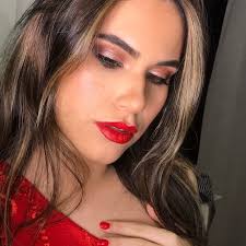 Hola ila pequeña 🥹🙋‍♀️ , te cuento por fin pudimos hacernos todos los  colores que queríamos en el pelo 😍💕✨y si mamá se enojó 🫢🙃un ratito pero  te sigue amando con todos