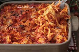 Ora è il momento dei nostri consigli per preparare delle tagliatelle alla bolognese al forno da veri chef. Pasticcio Di Tagliatelle Al Forno Primo Piatto Gustosissimo Tagliatelle Con Sugo Di Pomodoro Pasticciate Cibo Etnico Piatti Di Pasta Al Forno Idee Alimentari