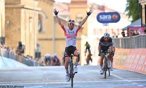 Filippo ganna non tradisce le attese e conquista la tappa a cronometro dell'uae tour. Filippo Ganna Diego Ulissi And Peter Sagan After The Second Stage