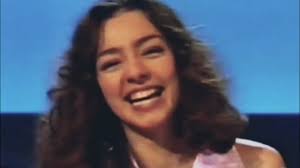 Ha cantado en su idioma materno, en italiano, y también en español para hacerse conocer en el mundo de habla hispana. Ambra Che Bisogno D Amore N E L R 1995 Youtube
