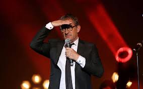 Christophe dechavanne était l'invité de c à vous sur france 5 jeudi 25 au soir. Dechavanne Va Presenter Une Emission De Coaching Pour Animaux Le Parisien