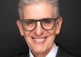 Jim Wiggins, late-blooming comedian, dies at 73