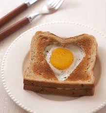 Croque Monsieur Coeur Au Jambon Et Oeuf Au Plat Saint Valentin Recette Plat Saint Valentin Croque Monsieur Oeuf Au Plat