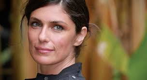 Il 30 novembre 2017 torna al cinema nel film l'età imperfetta, diretta da suo marito. Chi E Anna Valle Eta Vita Privata Lavoro Figlio Marito E Miss Italia Chiechiera It