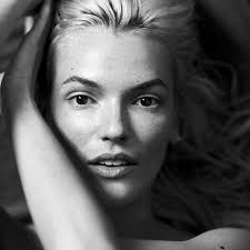 Helen Bouchard instagram