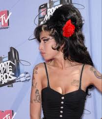 Последние твиты от amy winehouse (@amywinehouse). 30 Most Iconic Celebrity Hairstyles Of All Time