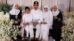 Examples and tips for using this strategic marcomms planning model the real the aida model identifies cognitive stages an individual goes through during the buying process for a. A Aida Ariff Aziz Bersatu Dengan Dua Kali Lafaz Nikah Hiburan Mstar