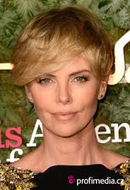 Последние твиты от pixie peach ‍(@pixiepeach2). Charlize Theron Ucesy Celebrit V Happyhair