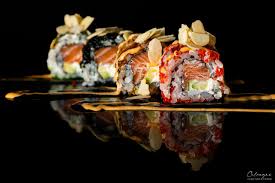 US2 | URAMAKI  TEMAKI SALMONE E TOBIKO CON SALSA TERYAKI | Calcagno Lounge  Sushi Restaurant