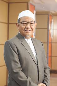 These included chairman of the censorship of islamic publications committee, al quran text board deputy chairman and member of the national fatwa council. Welcome To Maybank Annual Report 2013