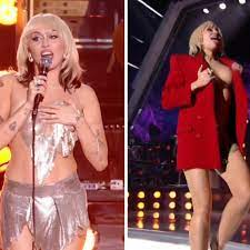 Miley Cyrus Suffers Wardrobe Malfunction, Recovers During New Year's Eve  Special