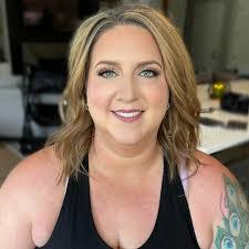 Cat Davis's Instagram, Twitter & Facebook