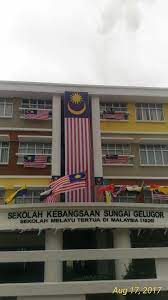 Bermula daripada sebuah bangsal dijadikan sebagai sekolah pada waktu pagi, sekolah kebangsaan sungai gelugor (sksg), pulau pinang kini gagah berdiri di tapak asalnya dengan bangunan moden. Penang Kini Sekolah Kebangsaan Sungai Gelugor Gelugor Facebook