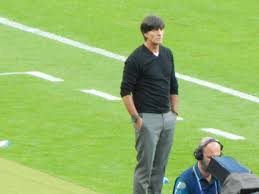 Joachim „jogi löw (* 3.februar 1960 in schönau im schwarzwald) ist ein ehemaliger deutscher fußballspieler und heutiger fußballtrainer.als spieler war er für den sc freiburg in der 2. Die Bisherige Wm Bilanz Von Bundestrainer Jogi Low