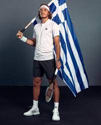 Δεν αφήνει τη ρακέτα ούτε στις διακοπές. Stefanos Tsitsipas H Proklhtikh Anarthsh Poy Prokalese Sfodres Antidraseis Fthis Gr