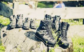 Pilih kasut yang tahan lasak. 8 Tips Pilih Kasut Jangan Sampai Makan Tuan Libur