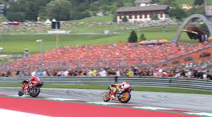 The trigger for this is a highsider from wild card driver dani pedrosa, his ktm is damaged on the track and lorenzo savadori. Wie In Der Formel 1 Auch Moto Gp Doppelpack In Spielberg Sky Sport Austria