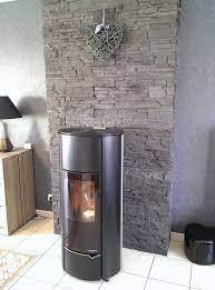 Bonjour, j aimerais savoir s'il est possible de poser des plaquettes de parement derriere mon poele a bois, pour faire un habillage? Jolie Deco Derriere Cheminee Photo Deco Poele A Bois Idee Deco Maison Maison