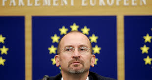 Jun 17, 2021 · „szájer esete nem egyedi, sokan vannak a fideszben, akik viszik a maguk keresztjét. Index Belfold Katedratol Az Ereszcsatornaig Szajer Jozsef Eletutja