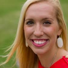 Courtney Searles's Instagram, Twitter & Facebook